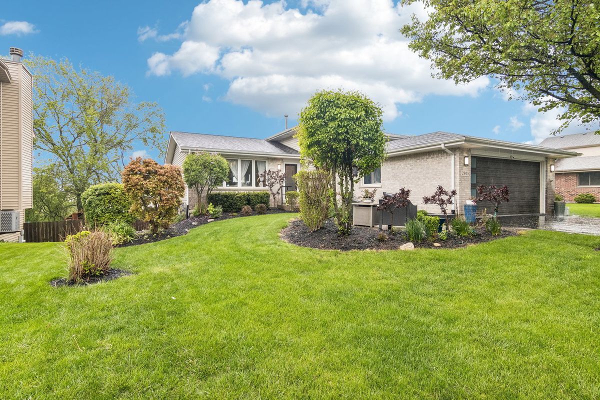 2905 Carol Drive, Joliet, IL 60432