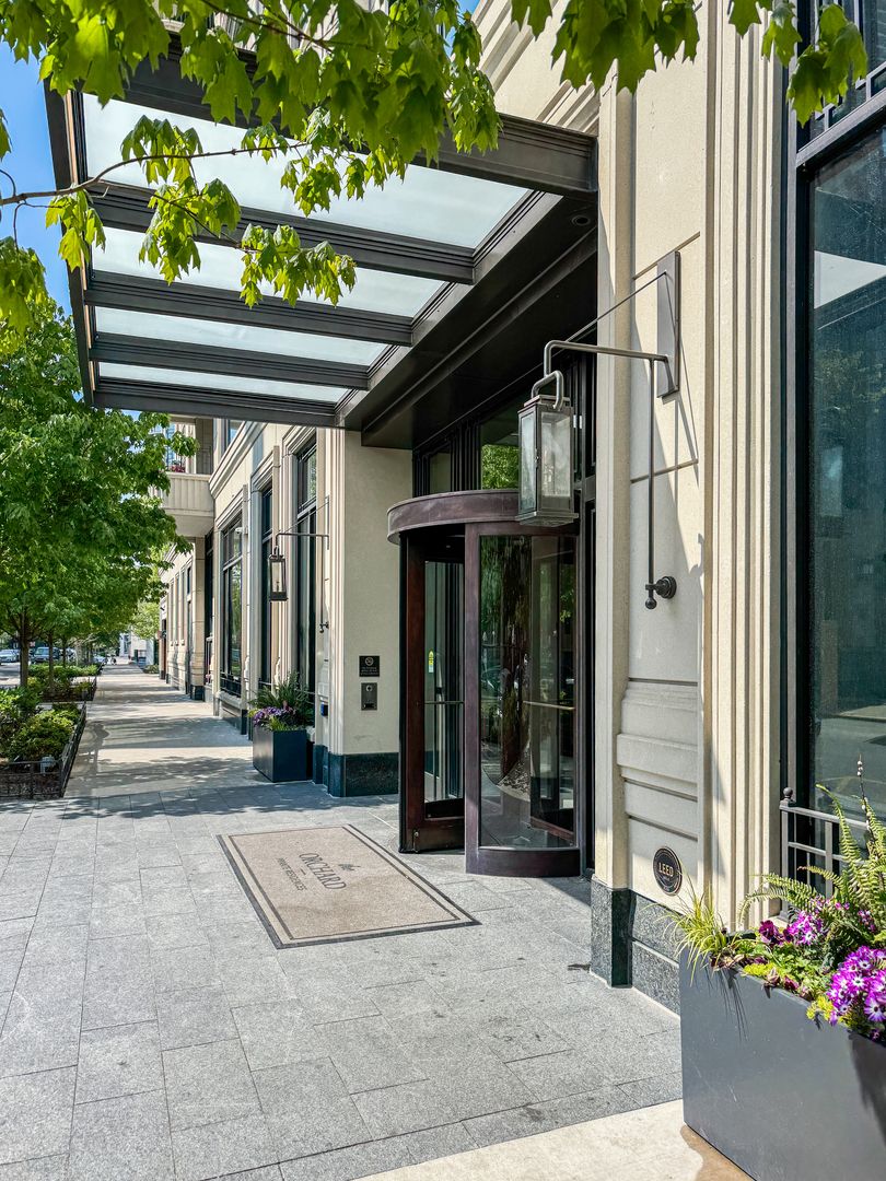 2350 N Orchard Street #701 — Chicago, IL 60614