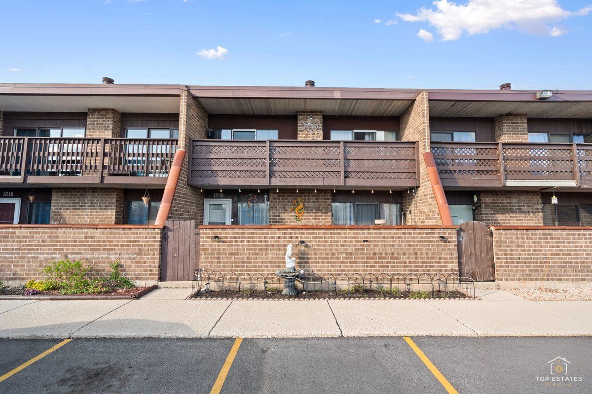 1209 Kenneth Circle — Elgin, IL 60120