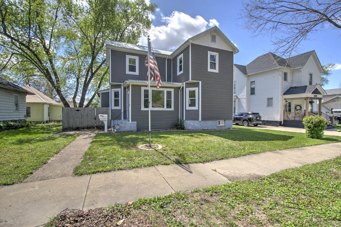204 W South Street — Clinton, IL 61727