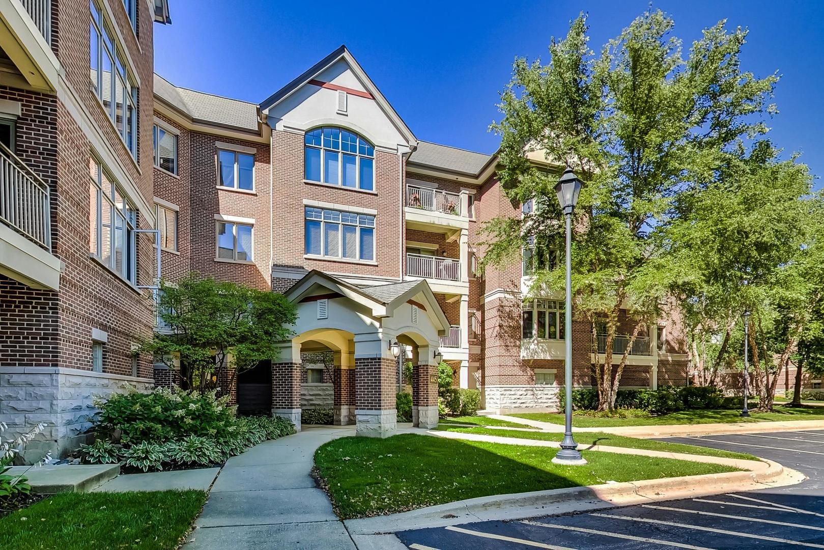 445 Village Green #207 — Lincolnshire, IL 60069