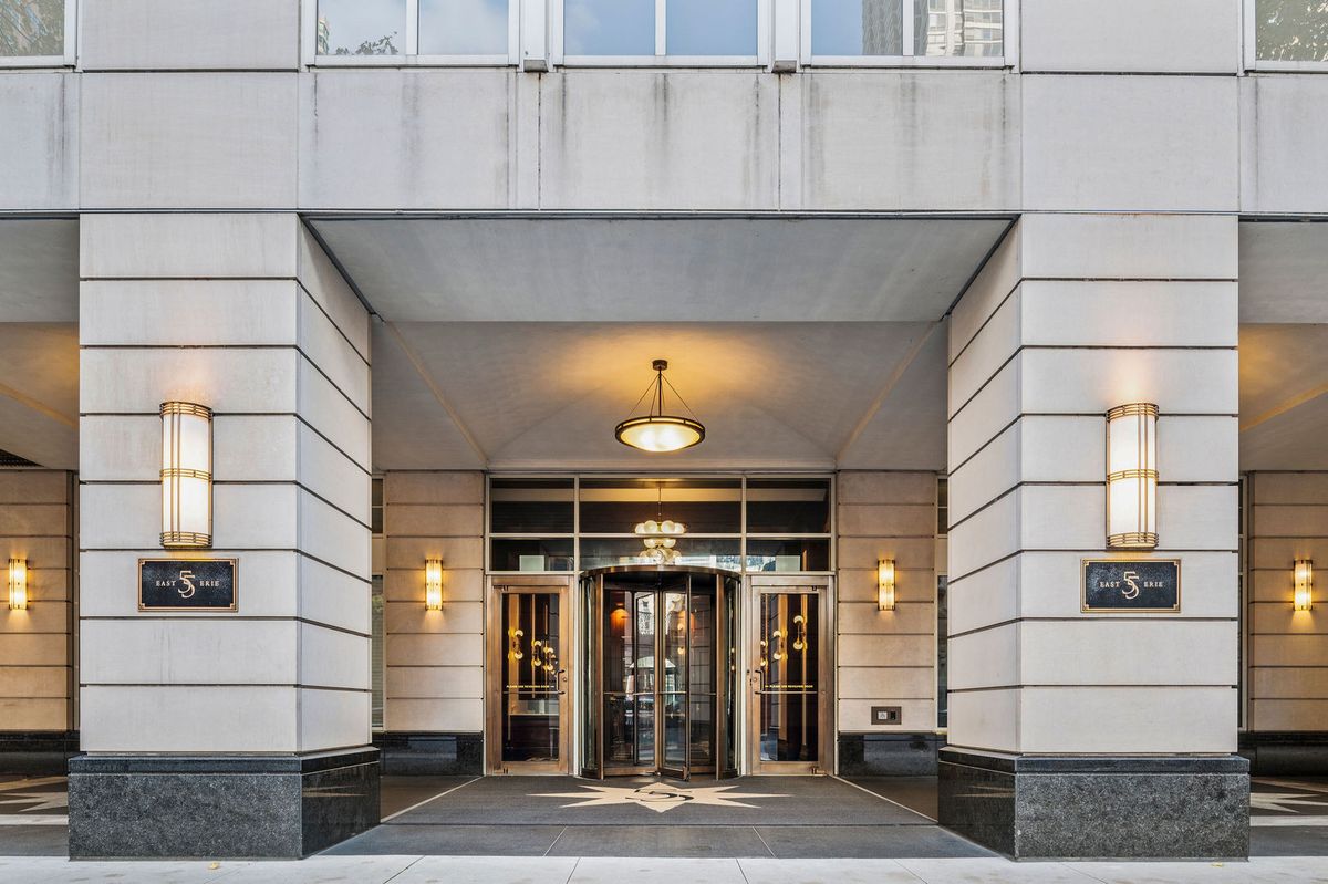 55 Erie Street, Chicago, IL 60611