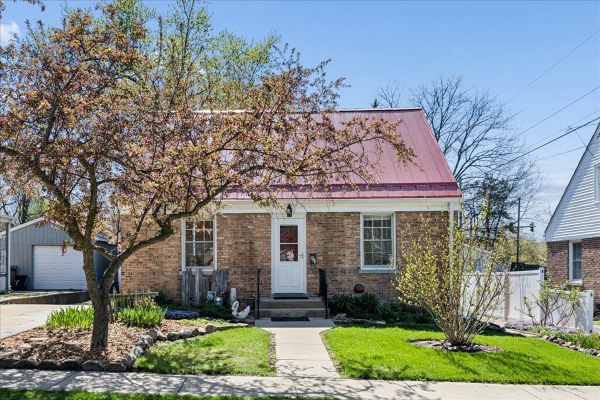 821 N 5th Street — DeKalb, IL 60115