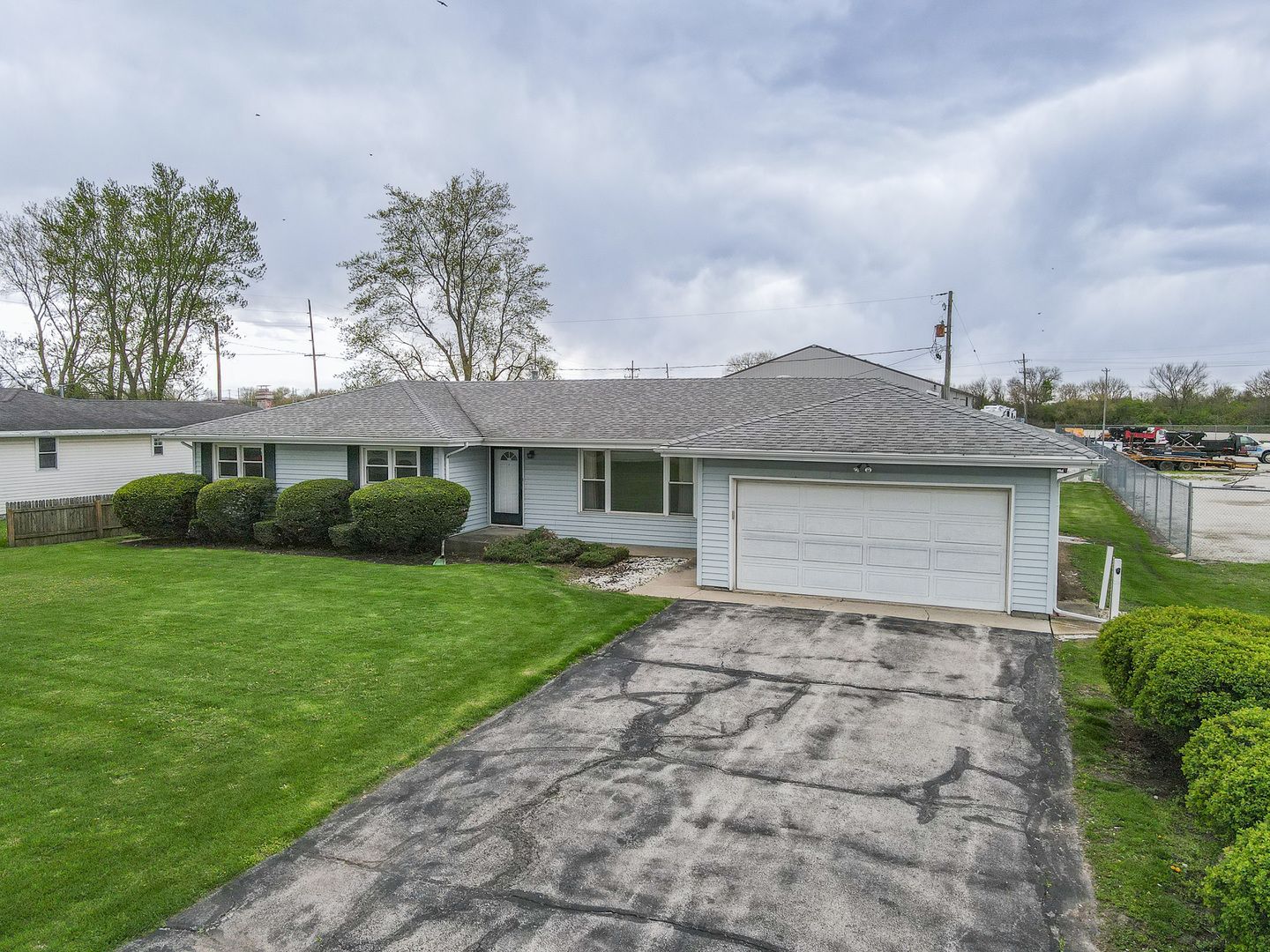 8050 N 2000e Road — Manteno, IL 60950