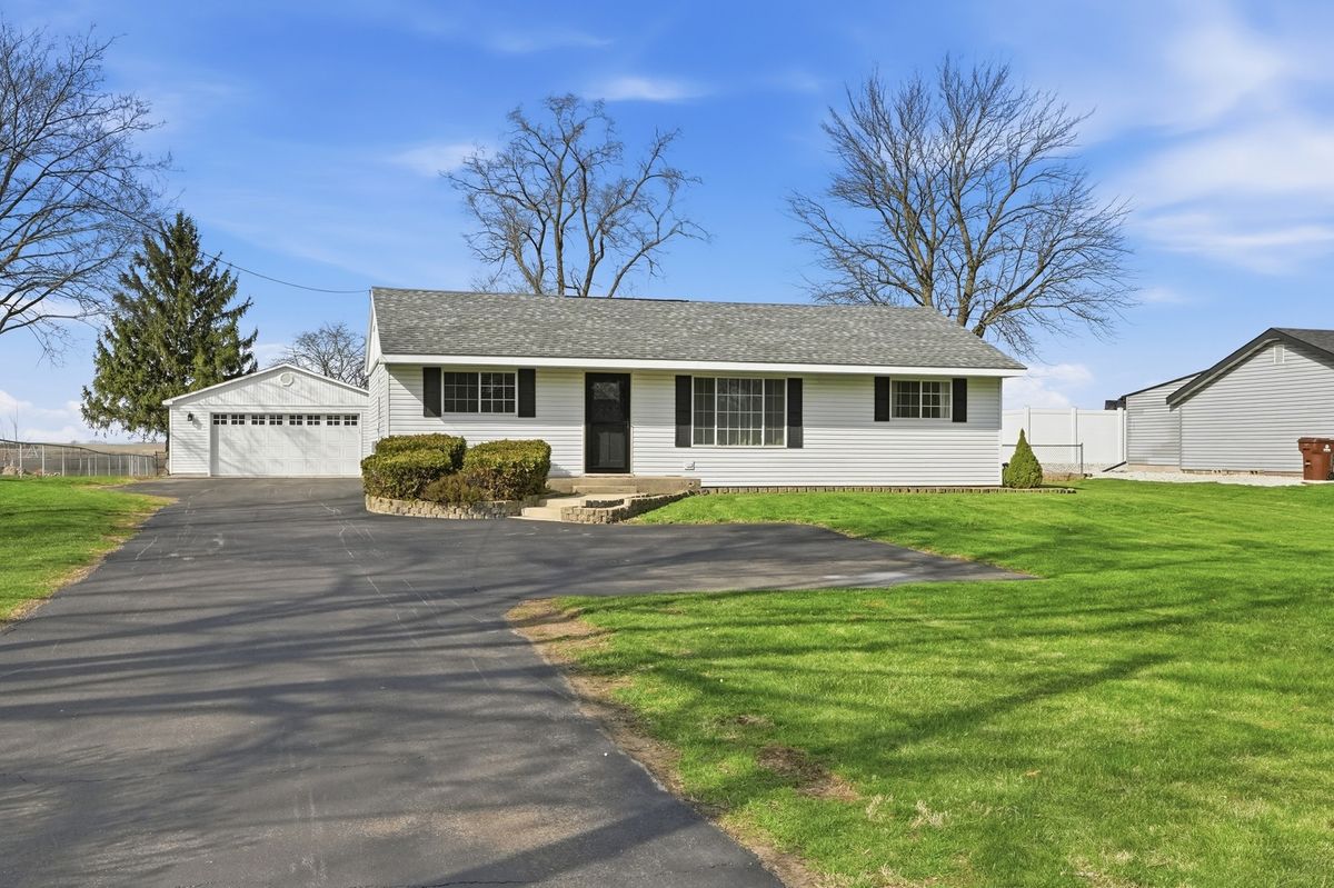 11929 3500n Road, Momence, IL 60954