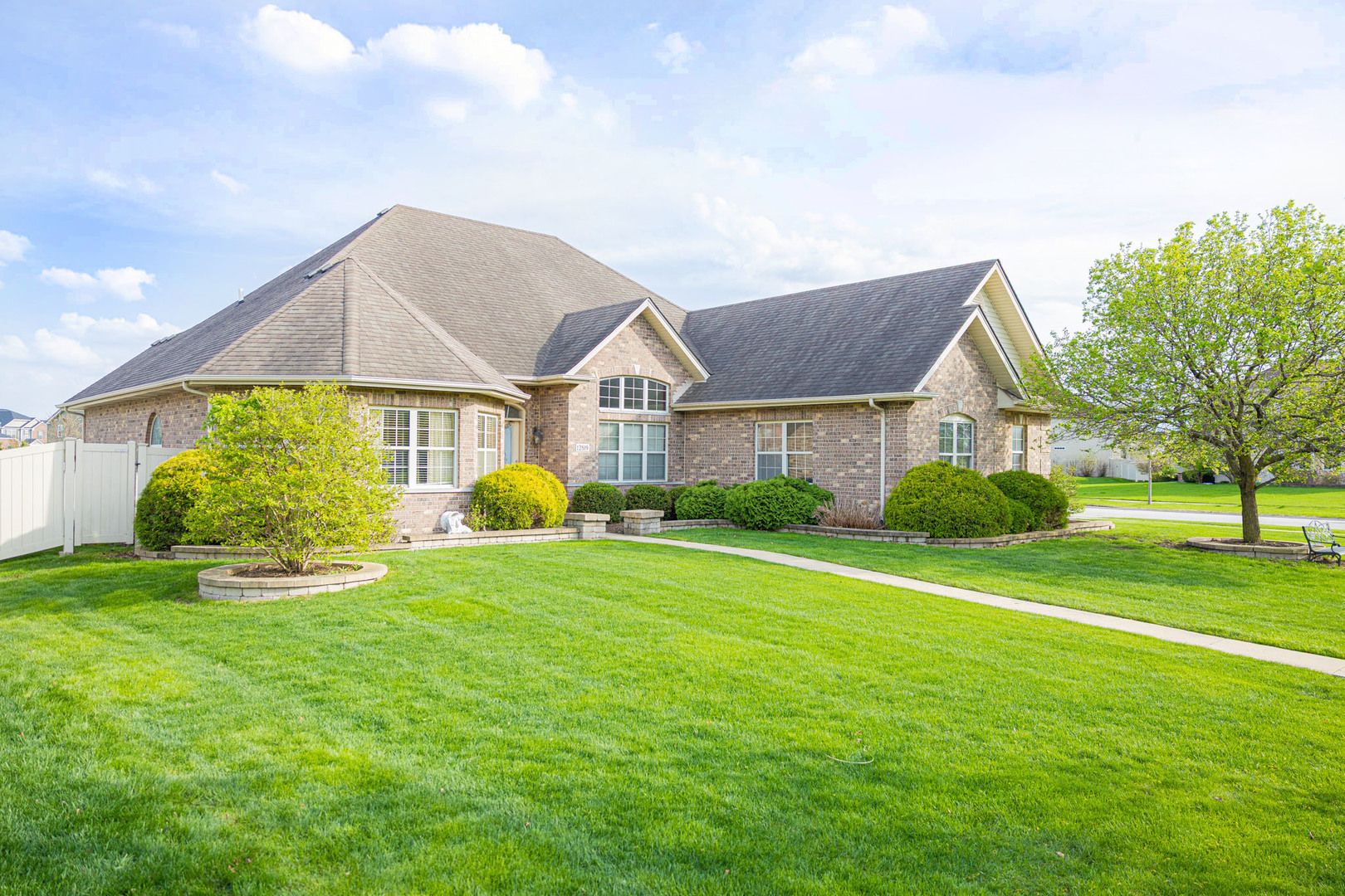 12819 Waterford Boulevard — Plainfield, IL 60585