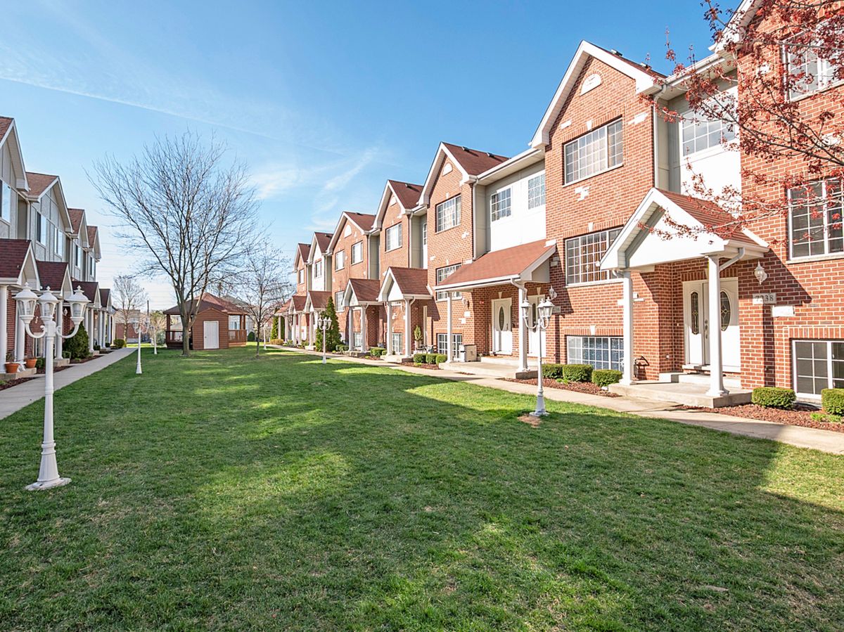 7204 83rd Street, Bridgeview, IL 60455