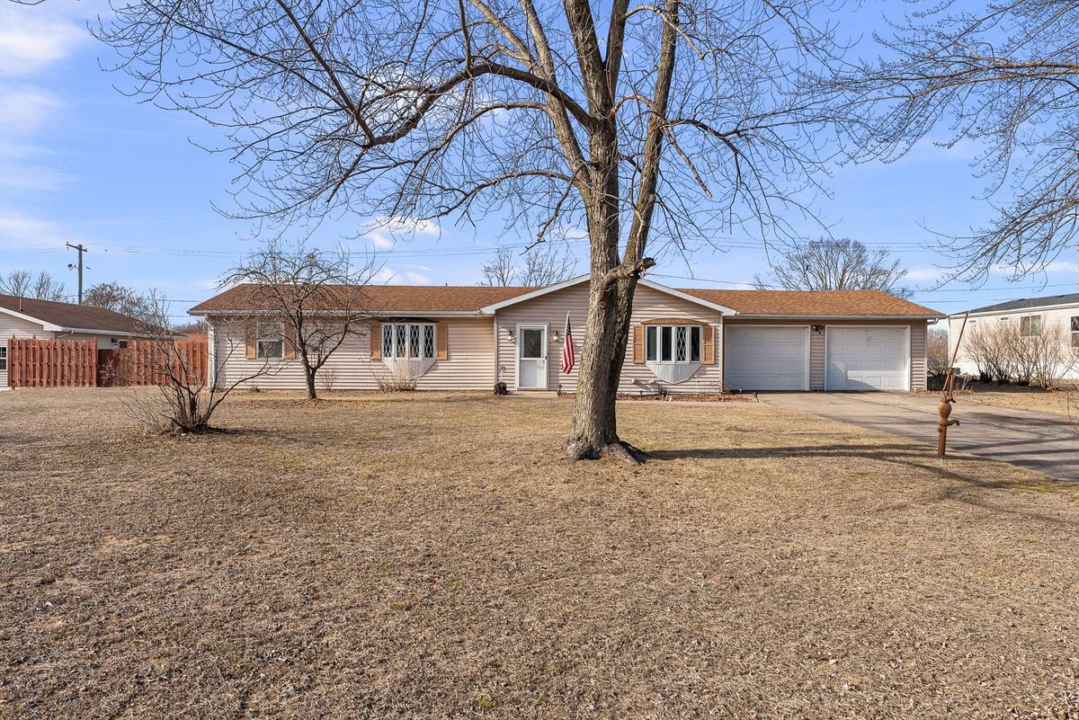 303 Jefferson Street, New Boston, IL 61272