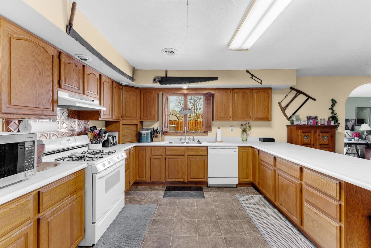 303 Jefferson Street, New Boston, IL 61272