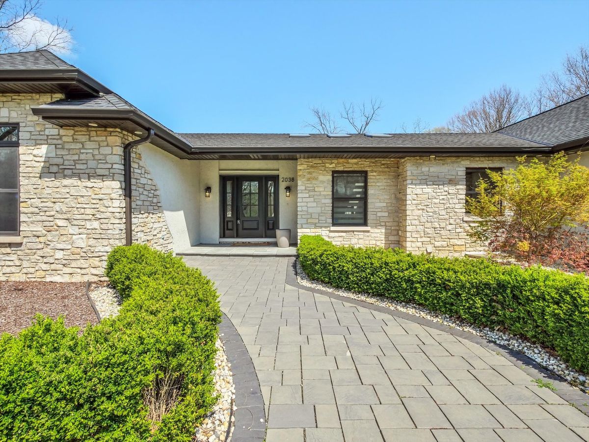 2038 CAMPHILL Circle, Inverness, IL 60067