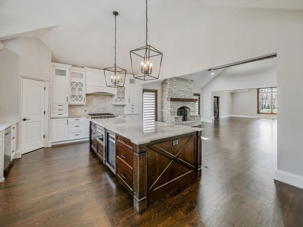 2038 CAMPHILL Circle, Inverness, IL 60067