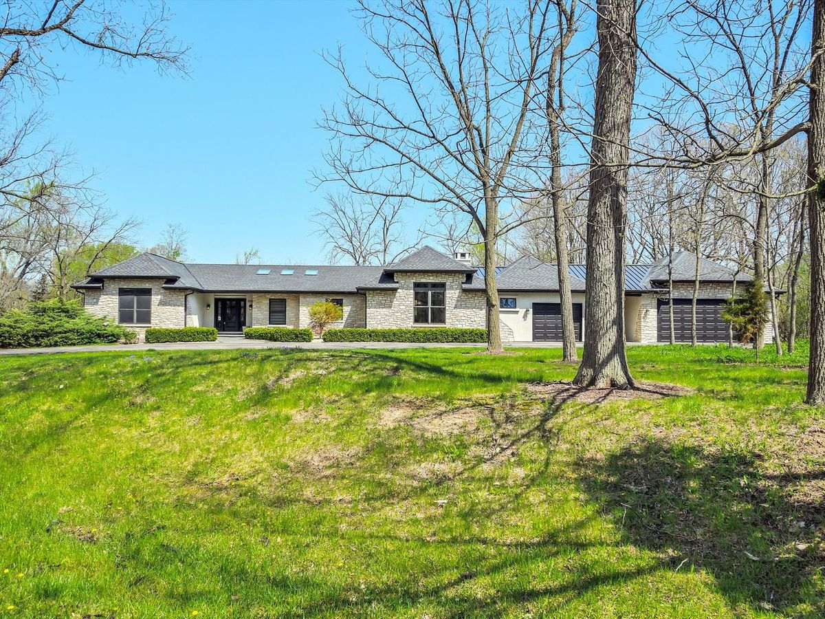 2038 CAMPHILL Circle, Inverness, IL 60067