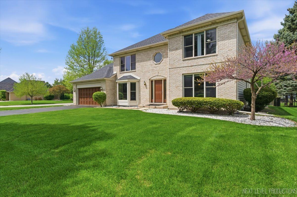 301 Stoneleigh Lane — Oswego, IL 60543