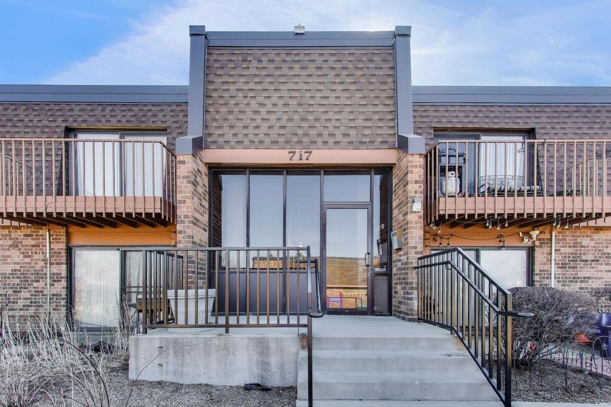 717 Killarney Court, Schaumburg, IL 60193