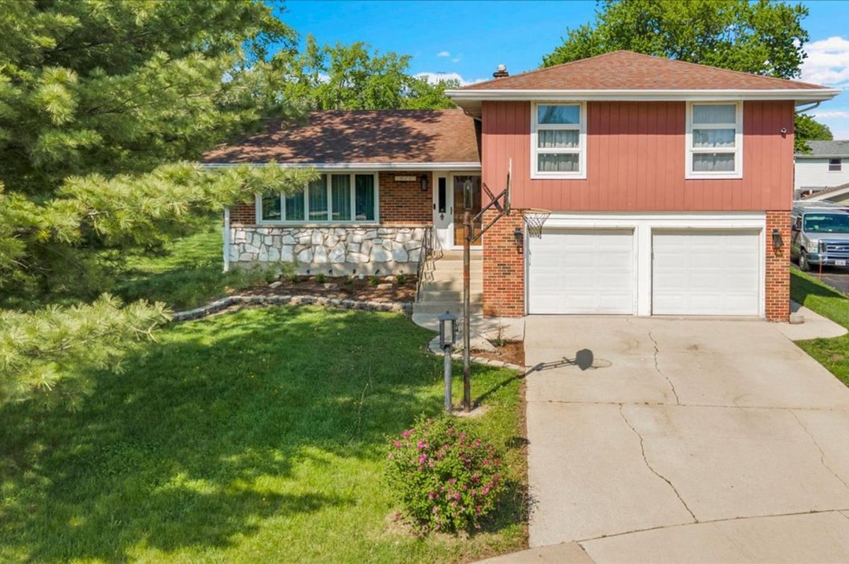 10447 Stowe Court, Palos Hills, IL 60465