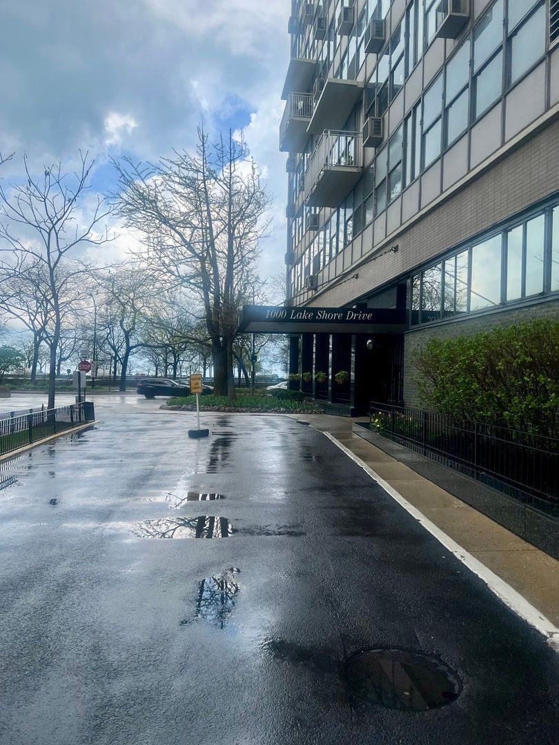 1000 Lake Shore Drive, Chicago, IL 60611