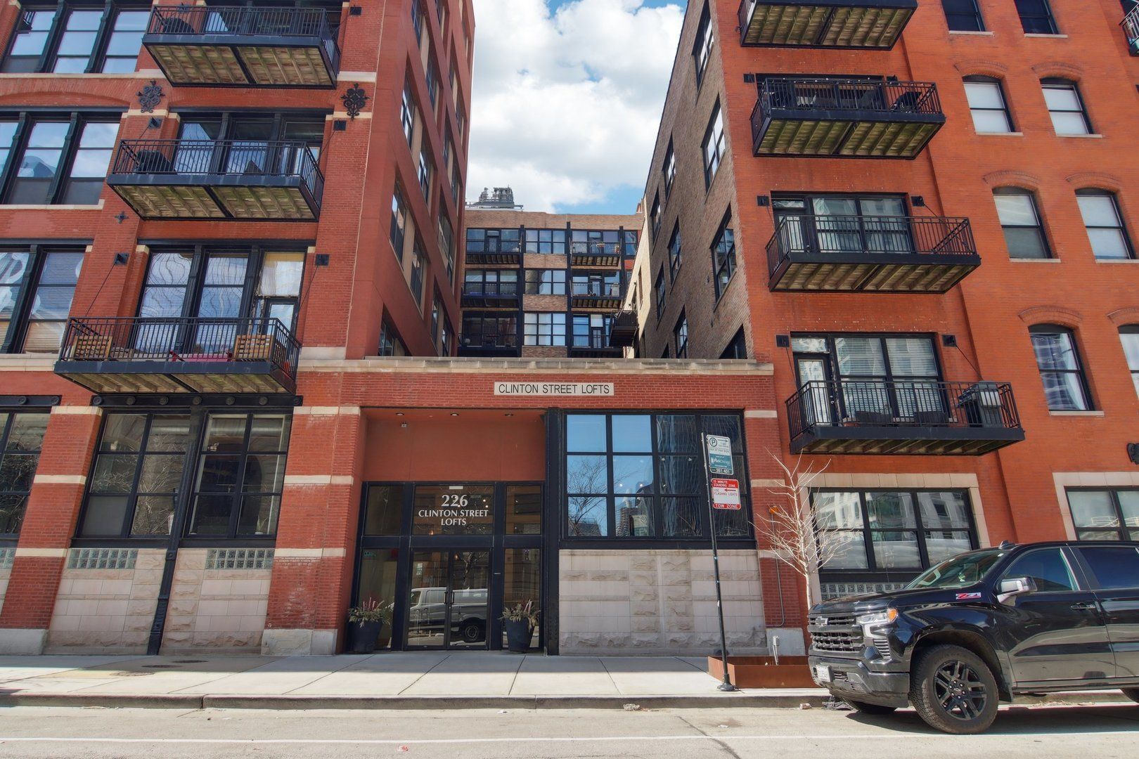 226 Clinton Street — Chicago, IL 60661
