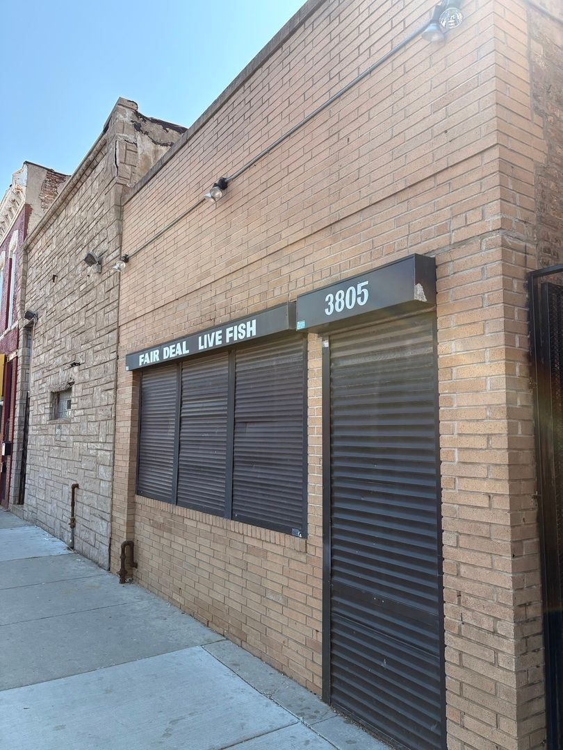 3805 Chicago Avenue — Chicago, IL 60651