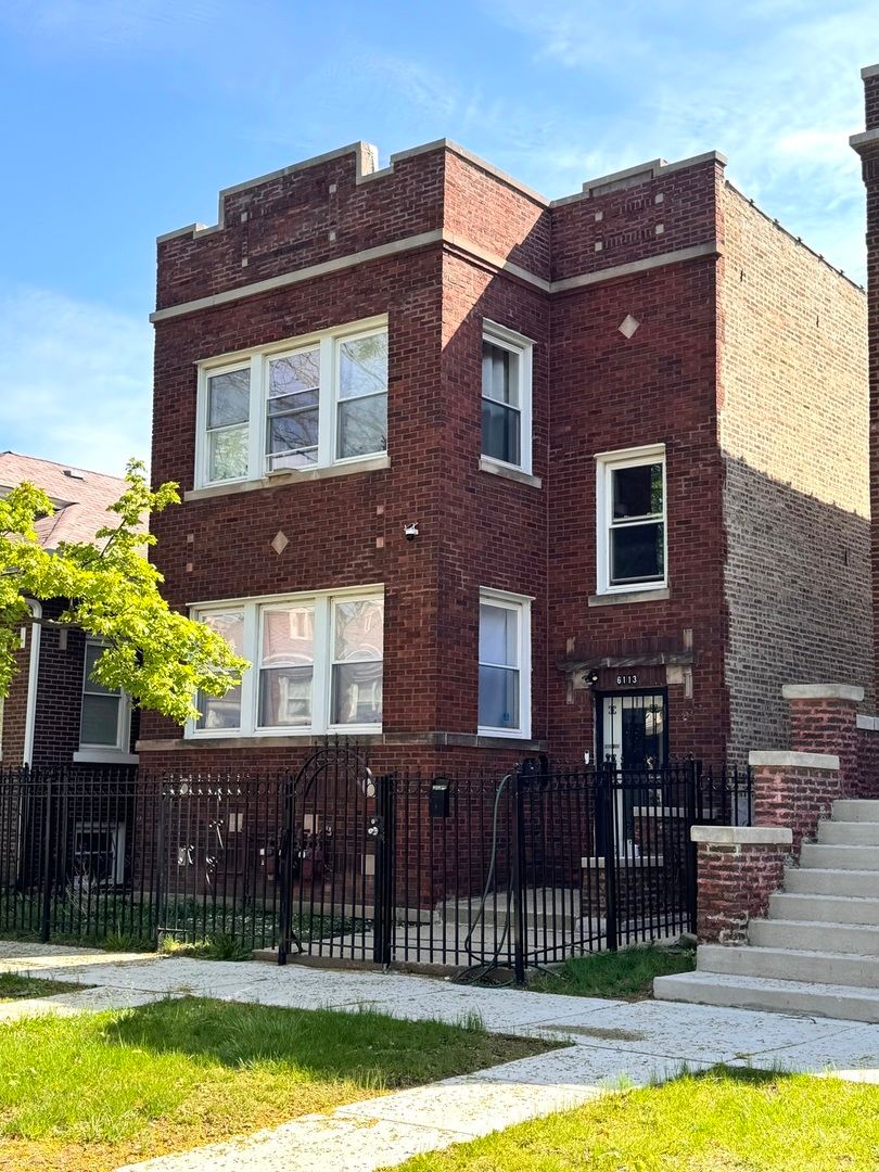 6113 S Sacramento Avenue — Chicago, IL 60629