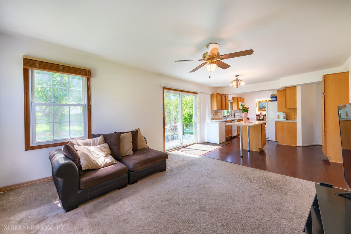 1705 Charles Avenue, Algonquin, IL 60102