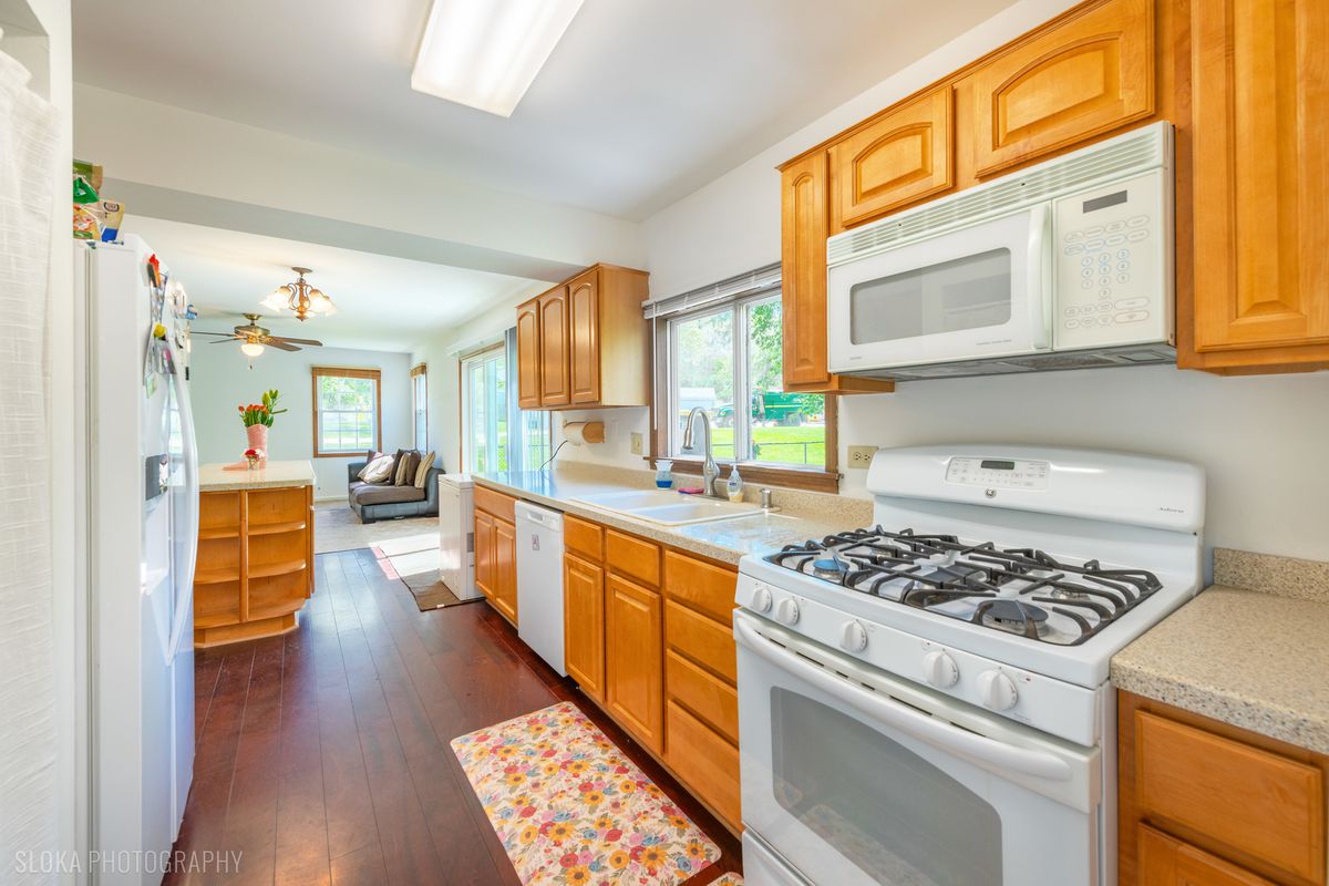 1705 Charles Avenue, Algonquin, IL 60102