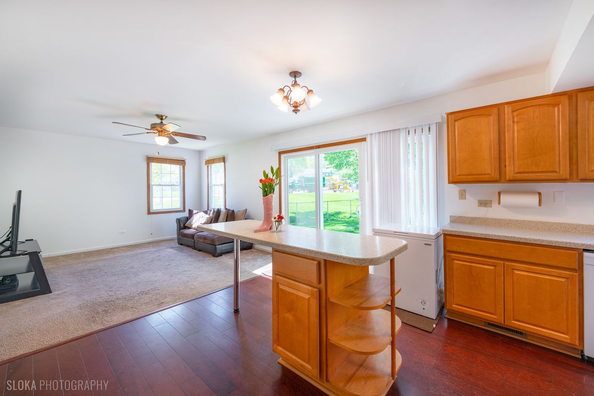 1705 Charles Avenue, Algonquin, IL 60102