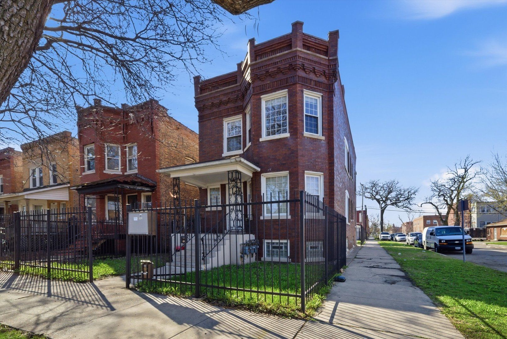 4957 W Superior Street #2 — Chicago, IL 60644