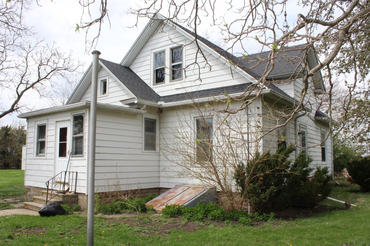 29369 1200 East Road, Blackstone, IL 61313