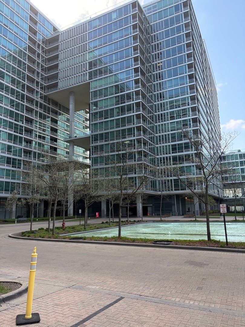 9655 Woods Drive, Skokie, IL 60077