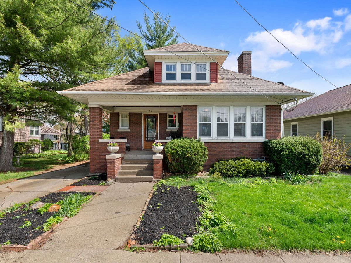 25 Worth Avenue, Elgin, IL 60123