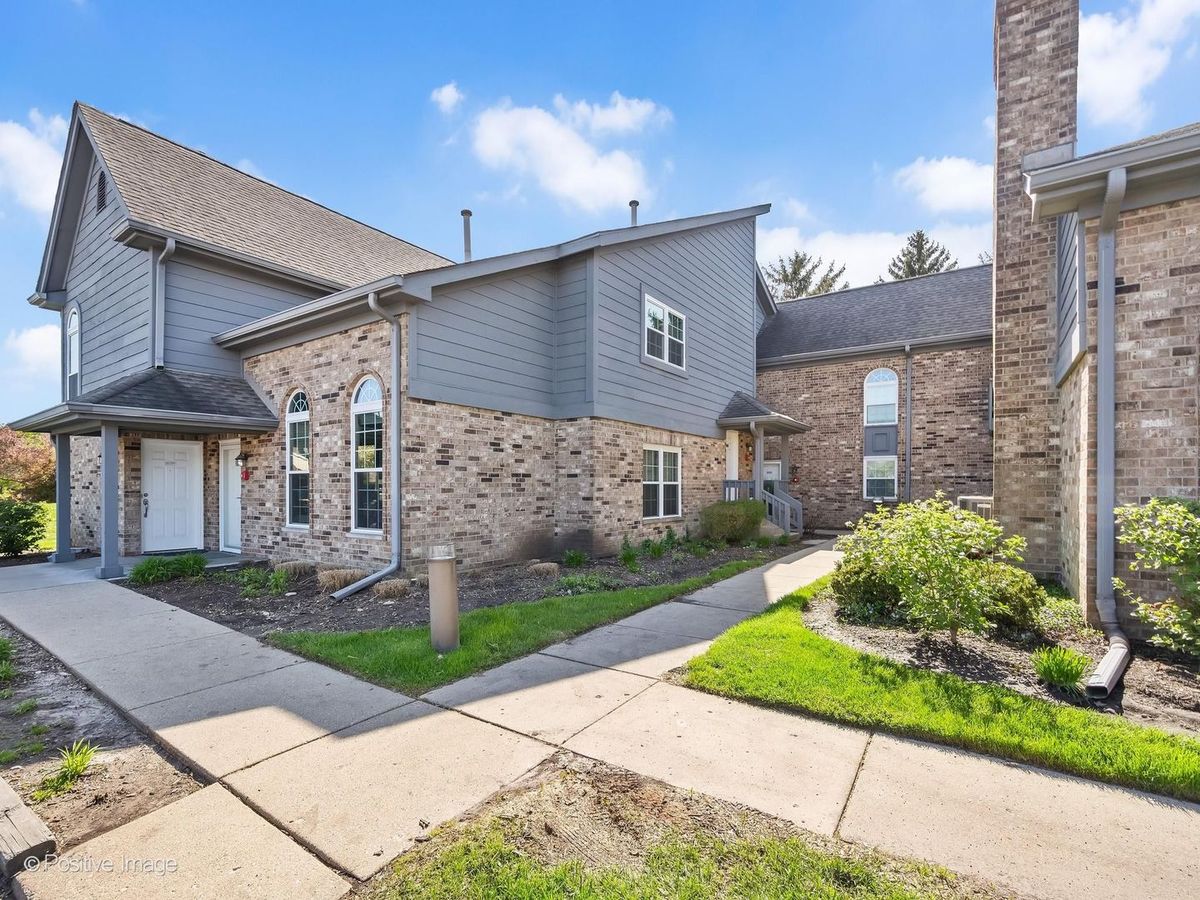 43 Foxcroft Road, Naperville, IL 60565