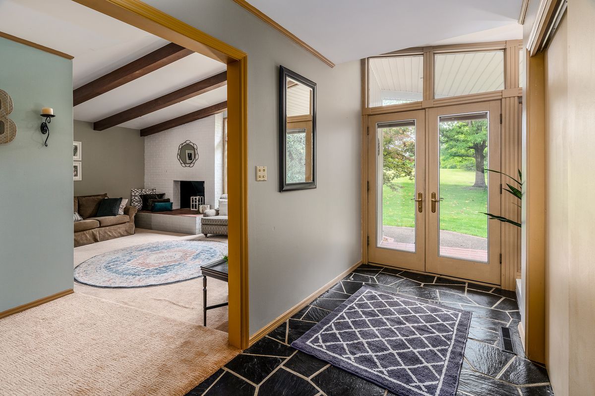 325 Country Club Lane, Harrisburg, IL 62946