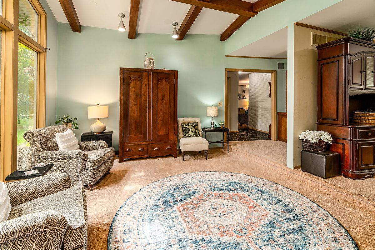325 Country Club Lane, Harrisburg, IL 62946