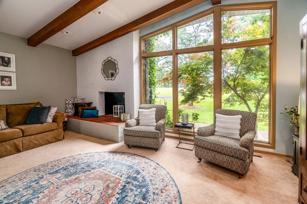 325 Country Club Lane, Harrisburg, IL 62946