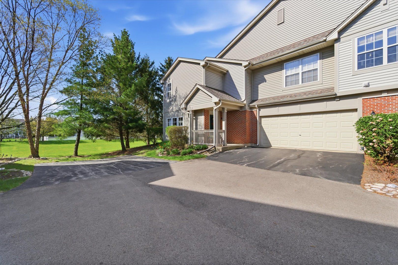 2255 Vanderbilt Drive #2255 — Geneva, IL 60134