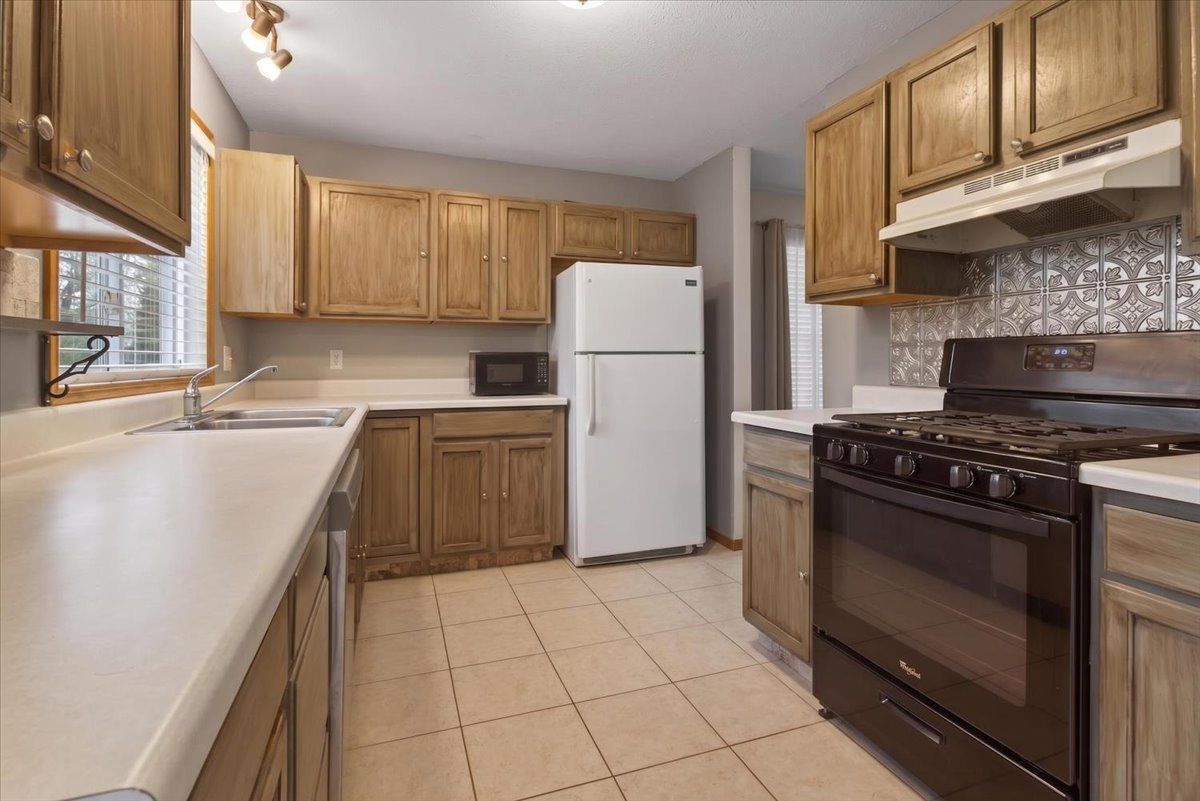 1109 Candlewick Drive, Poplar Grove, IL 61065