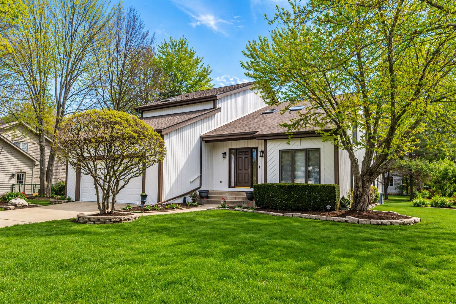1368 Hunter Circle — Naperville, IL 60540