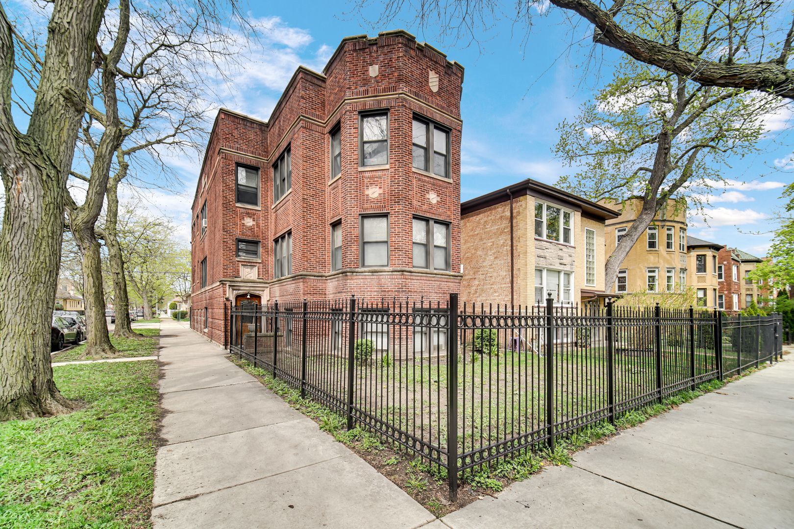 5000 N Ridgeway Avenue — Chicago, IL 60625
