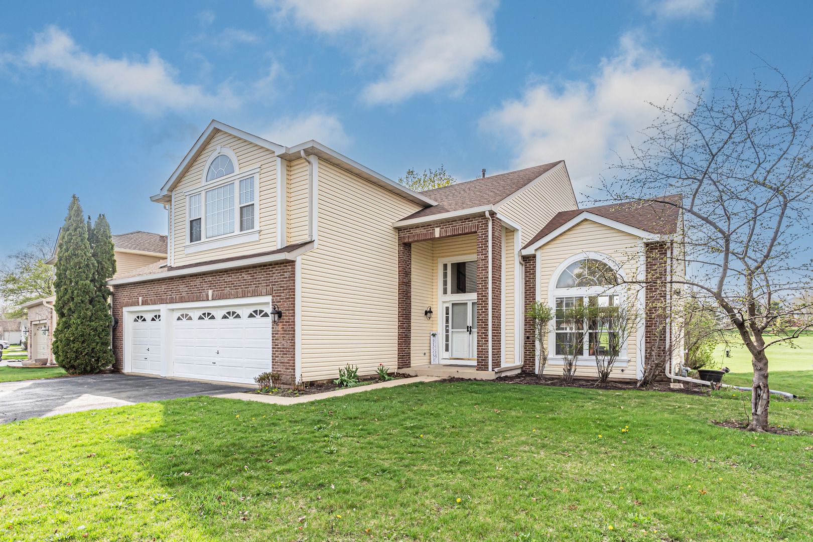 1171 HEAVENS GATE — Lake In The Hills, IL 60156