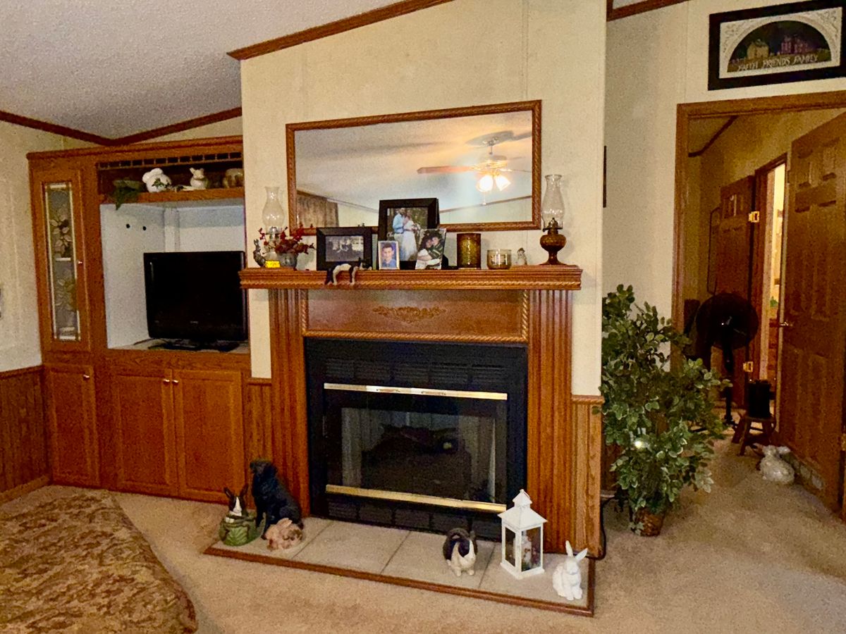 2025 Central Hill Road, Grantsburg, IL 62943