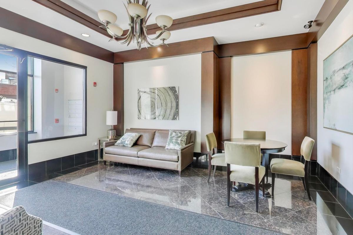 10 E Burlington Street #2J, Riverside, IL 60546
