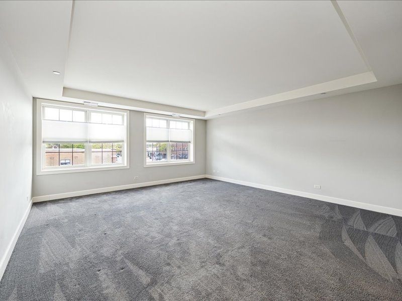10 E Burlington Street #2J, Riverside, IL 60546