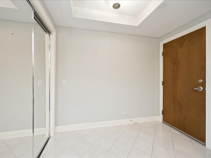 10 E Burlington Street #2J, Riverside, IL 60546