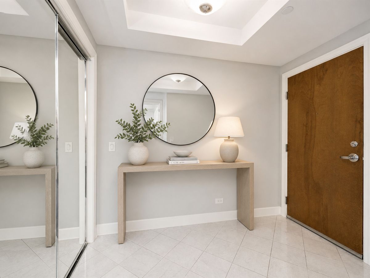 10 E Burlington Street #2J, Riverside, IL 60546