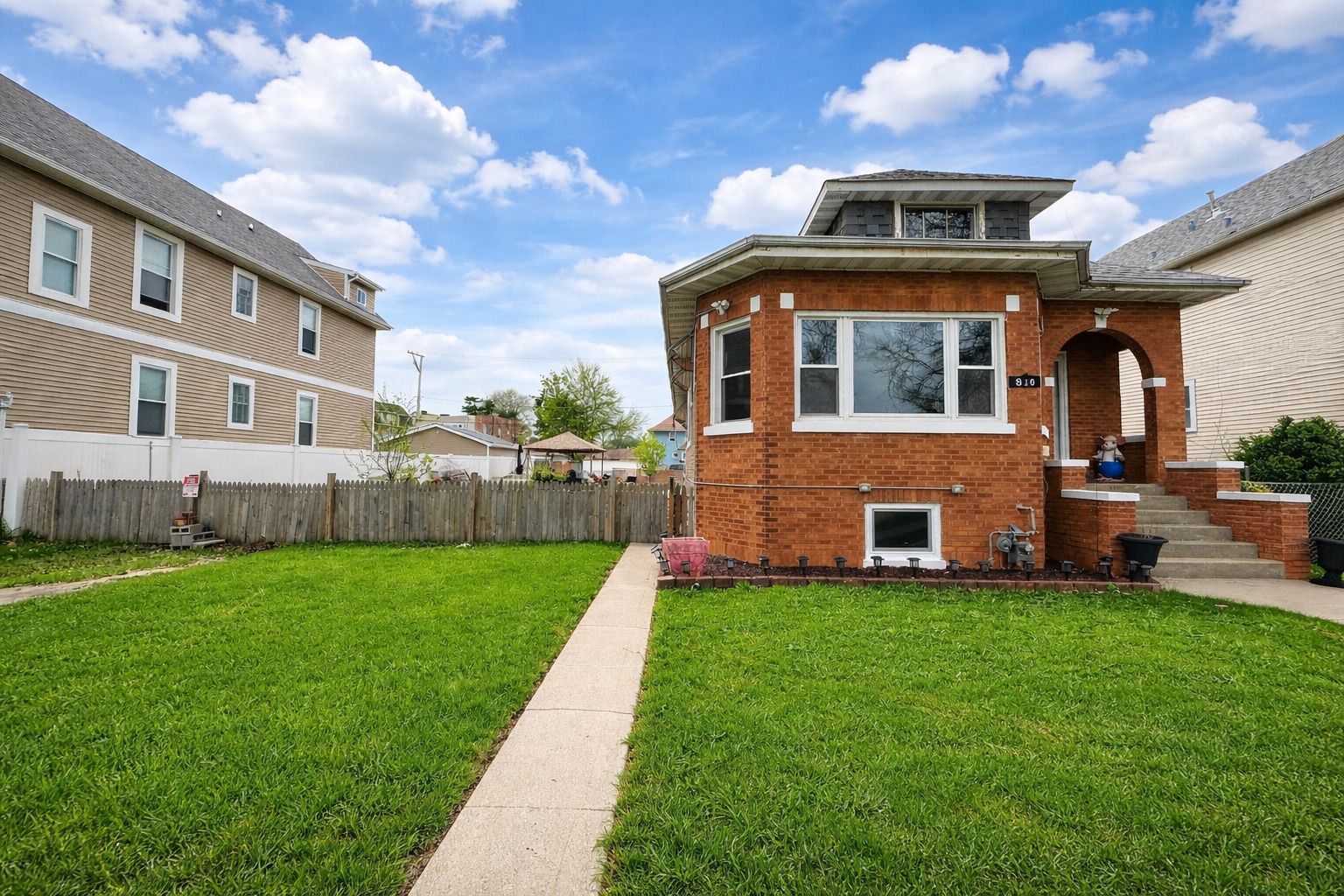 816 S 14th Avenue — Maywood, IL 60153