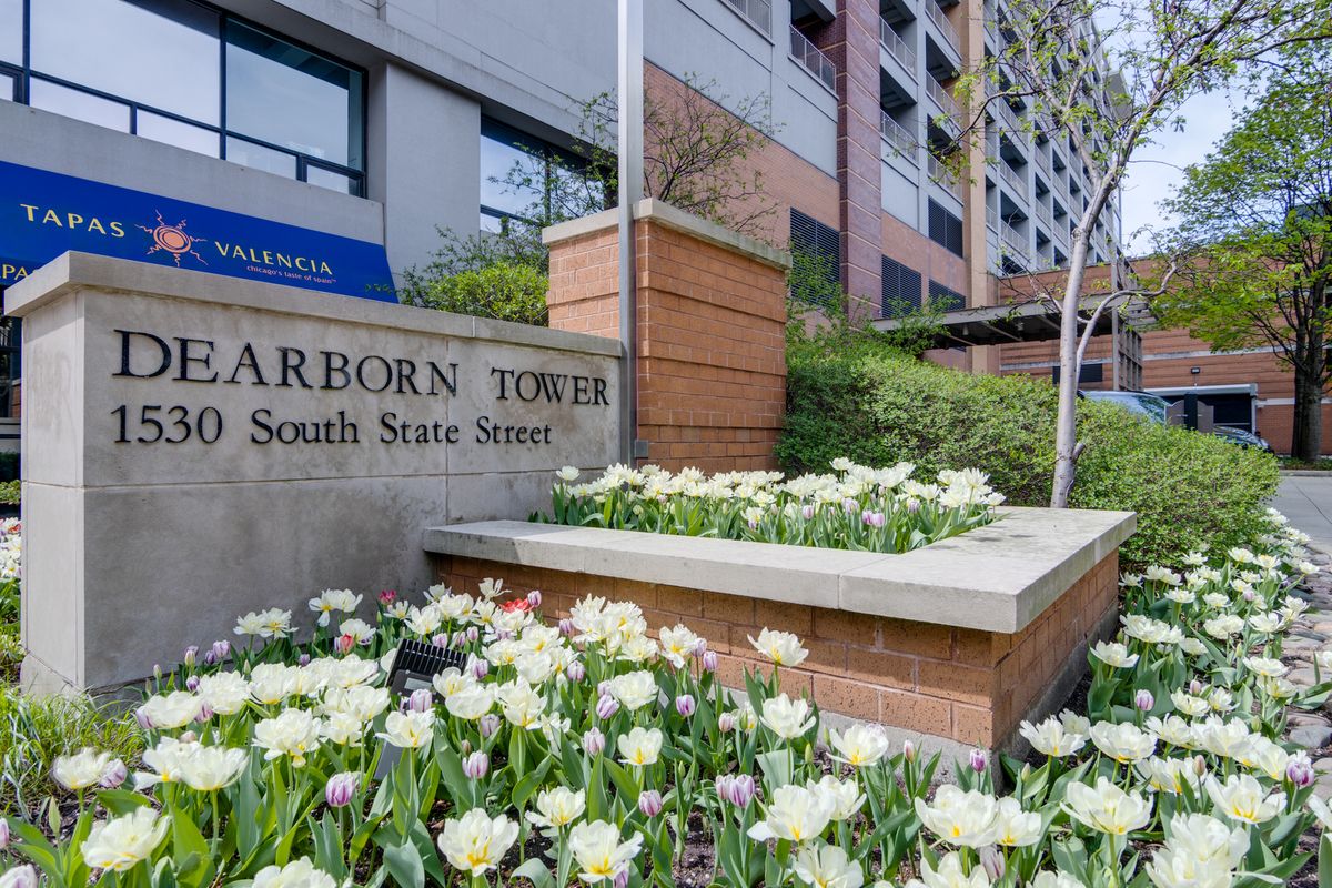 1530 State Street, Chicago, IL 60605