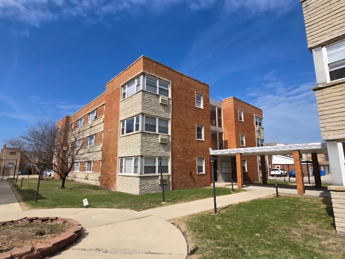 2411 Balmoral Avenue, Chicago, IL 60625