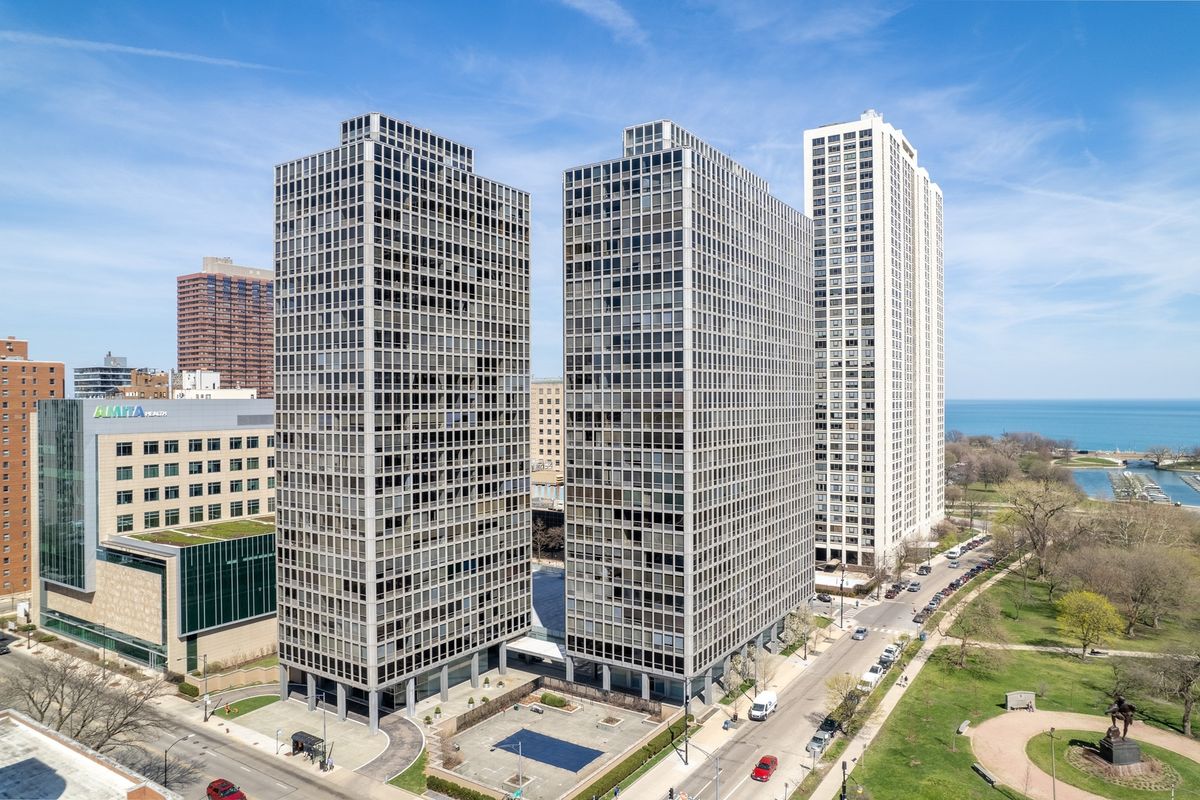 340 Diversey Parkway, Chicago, IL 60657