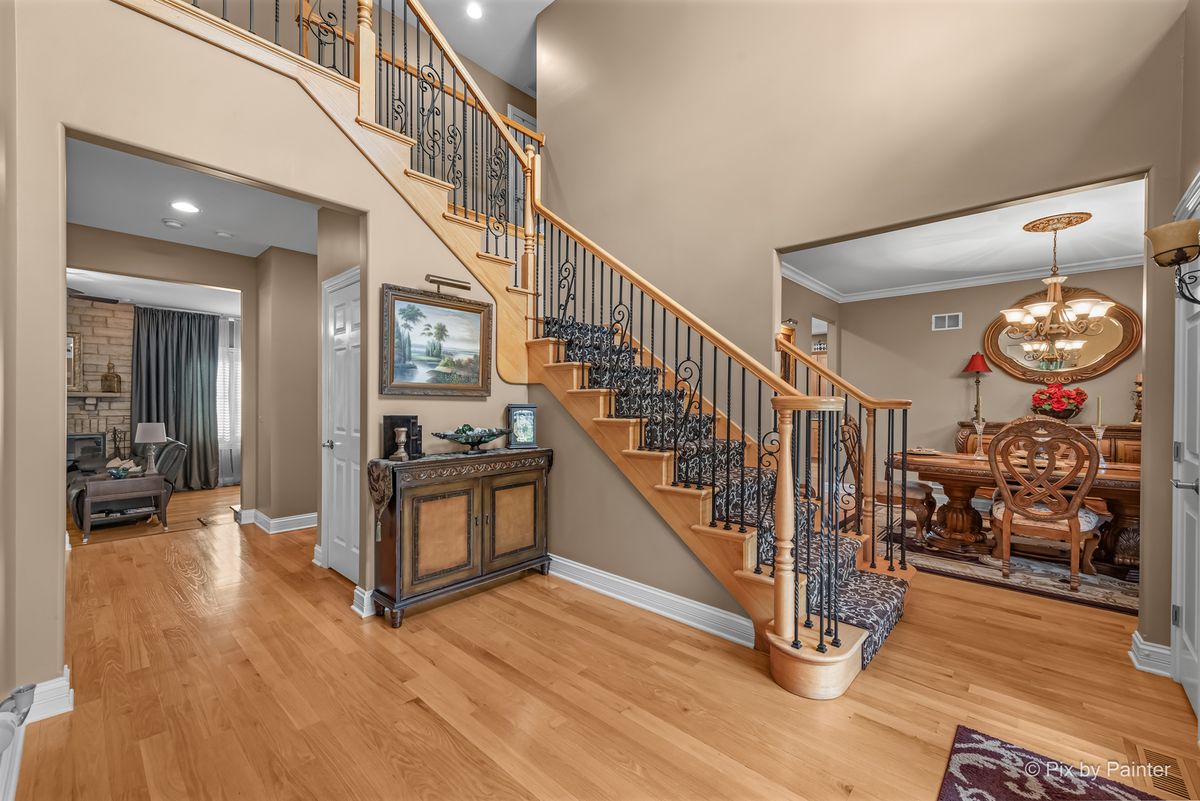 298 Cara Lane, Wood Dale, IL 60191