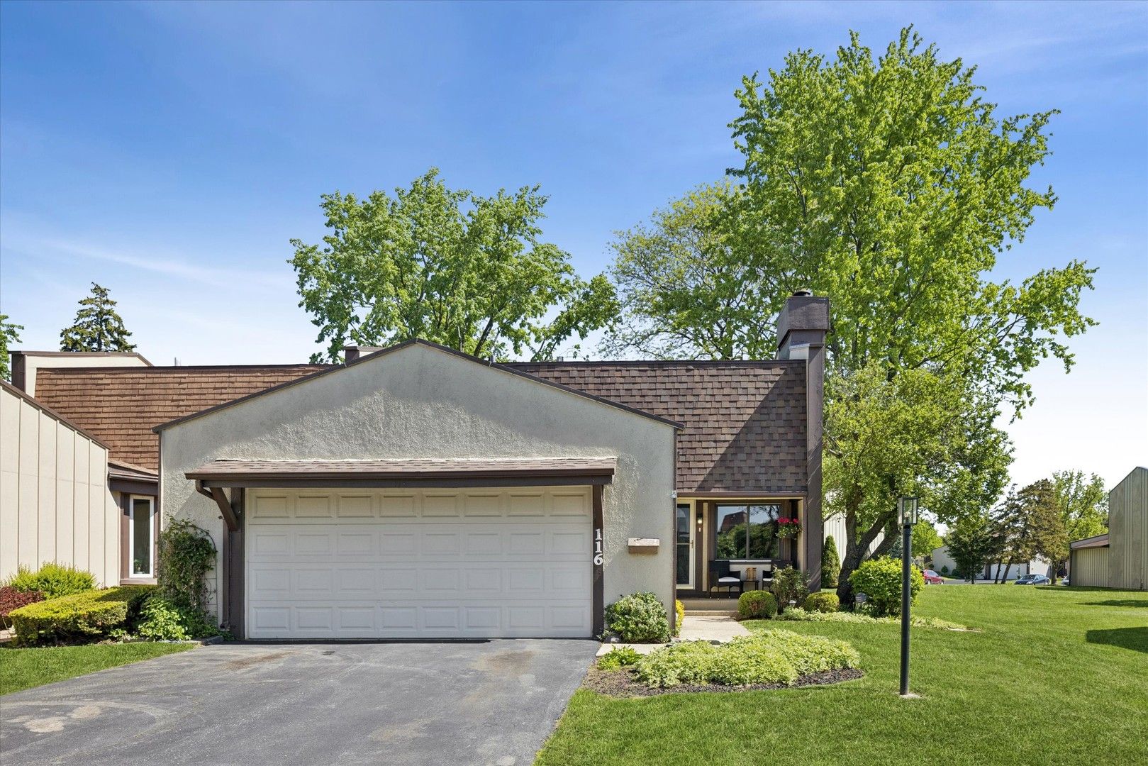116 Cascade Drive — Indian Head Park, IL 60525